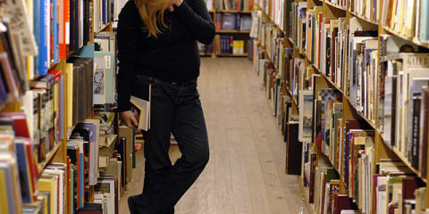 640px-Bibliotecaestantes