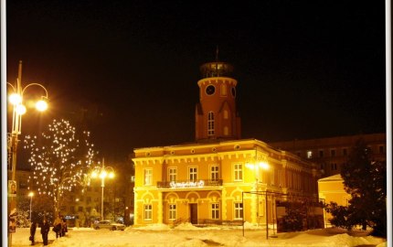 http://s3.flog.pl/media/foto/1997697_czestochowa--ratusz-miejski.jpg