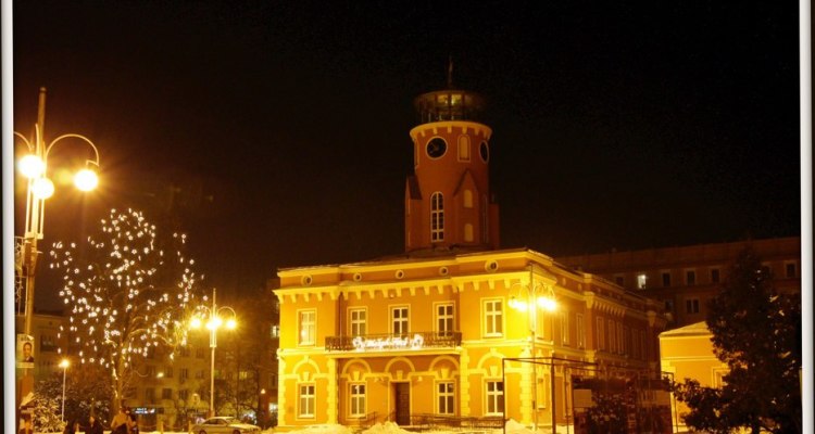 http://s3.flog.pl/media/foto/1997697_czestochowa--ratusz-miejski.jpg