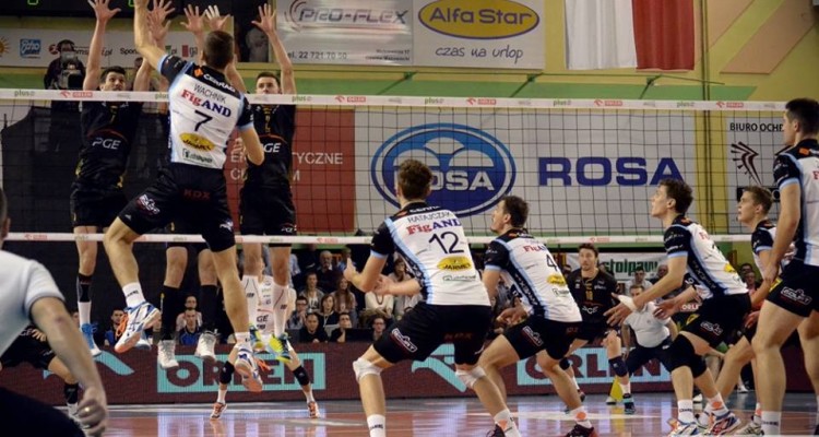 http://czassiatkowki.pl/wp-content/gallery/plusliga-20142015-cerrad-czarni-radom-pge-skra-belchatow-fot-ewa-korenik/10154416_369950233180306_6550530830374394942_n1.jpg
