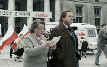 http://bi.gazeta.pl/im/a3/25/10/z16929699O,Jerzy-Stuhr-w-filmie--Obywatel---fot--Opus-Film-.jpg